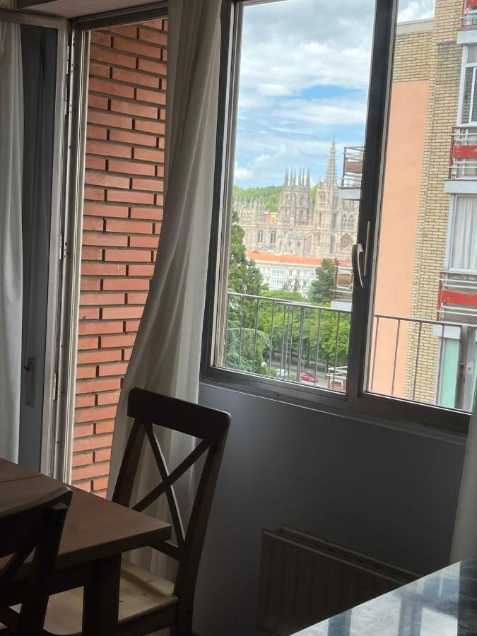 Atuaire Gran Con Vistas A La Catedral De *